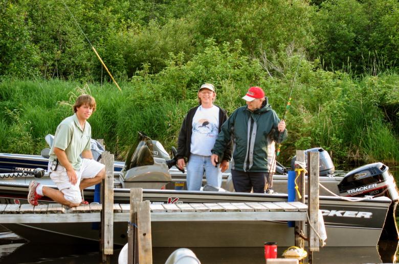 A member of Pehrson Lodge dock staff helps guests in the harbor