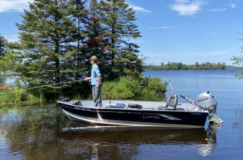 Fisherman casting from Lund Fury rental boat