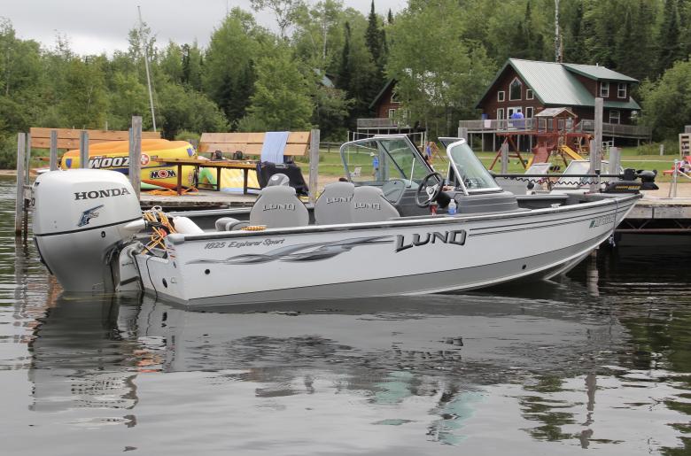 White 150 Lund rental at Pehrson Lodge docks