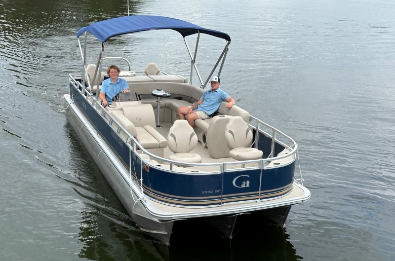 Grand Island fishing triple-toon cruising the lake.
